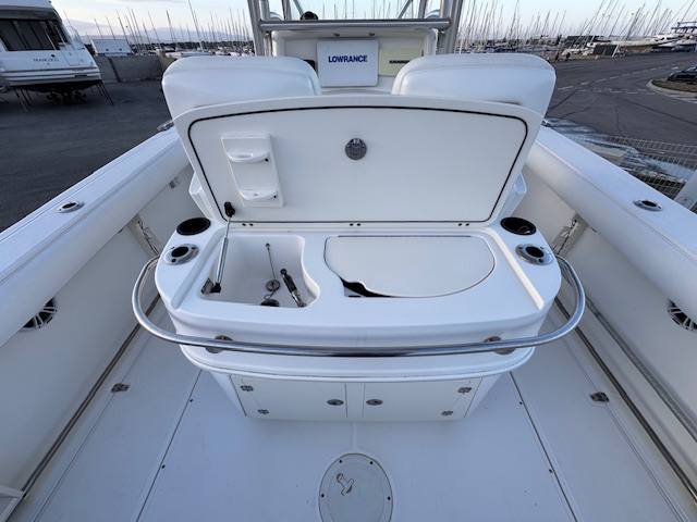 slider 2 Boston Whaler  320 Outrage